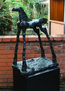 Enrico Armas Ponce: Escultura de caballo en bronce
